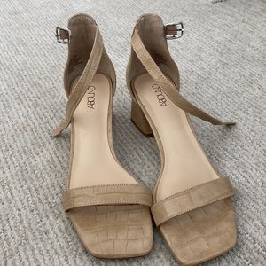 Abound size 7.5 block heel— nude alligator print